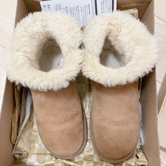 UGG 正規品 アグ 22cm ショートブーツ 新品中敷付⭐︎レディース ムートンブーツ ボアブーツ  ベージュ チェスナット の画像