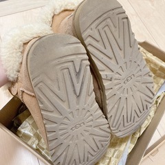 UGG 正規品 アグ 22cm ショートブーツ 新品中敷付⭐︎レディース ムートンブーツ ボアブーツ  ベージュ チェスナット の画像
