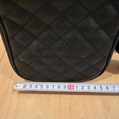 ペットボトルが縦に入るショルダーバッグの画像