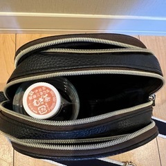 ペットボトルが縦に入るショルダーバッグの画像