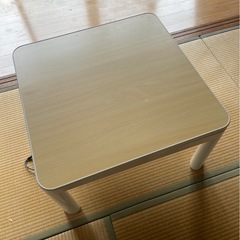 こたつテーブルの画像