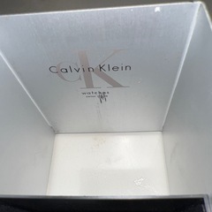 Calvin Kleinのアナログクォーツ腕時計。新品の画像