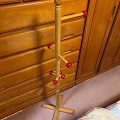 ピエロの木製 ジュニアコート掛けの画像