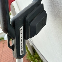 草刈機　コメリのプライベートブランド「B-Share」の18V充電式刈払機の画像
