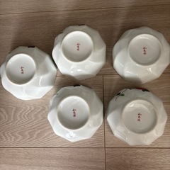食器5つセットの画像