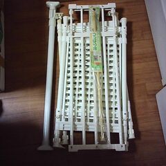 突っ張り棒と突っ張り棚の画像