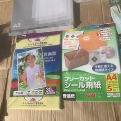 ラミネートフィルム，光沢紙、ラベルシール、の画像