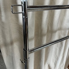 ハンガーラック　高さ調節可能の画像