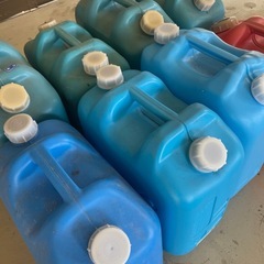 灯油缶８個セットの画像