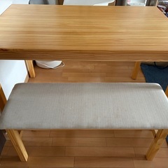 ダイニングテーブル+ベンチ1つの画像