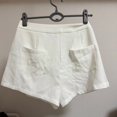 白い半ズボンの画像