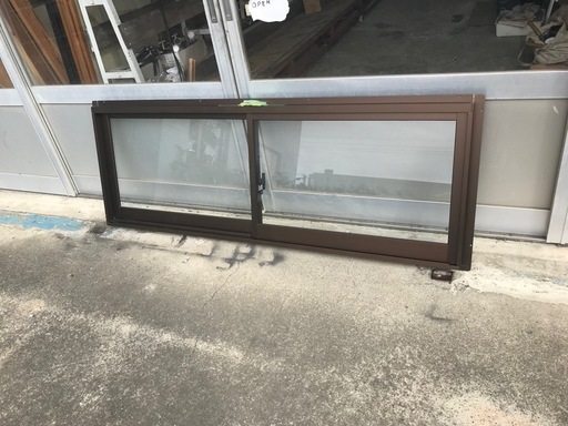 YKKAP社　引違い窓　単板硝子　網戸付　在庫品未使用