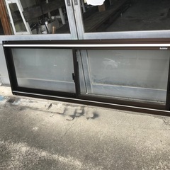 YKKAP社　引違い窓　単板硝子　網戸付　在庫品未使用の画像