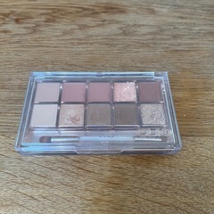 CLIO アイシャドウパレット09 と12の画像