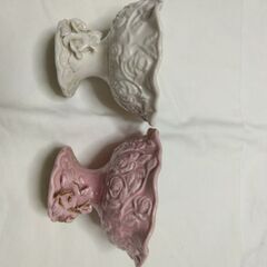 うつわ高さ8㎝直径11㎝、白、ピンク、2コでの画像