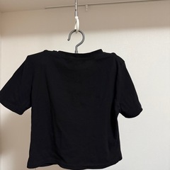 黒のカジュアル半袖の画像