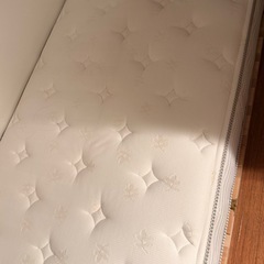 シモンズのマットレスの画像