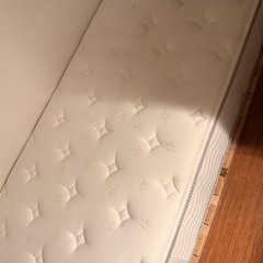 シモンズのマットレスの画像