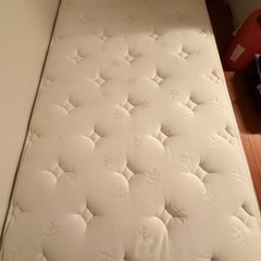 シモンズのマットレスの画像
