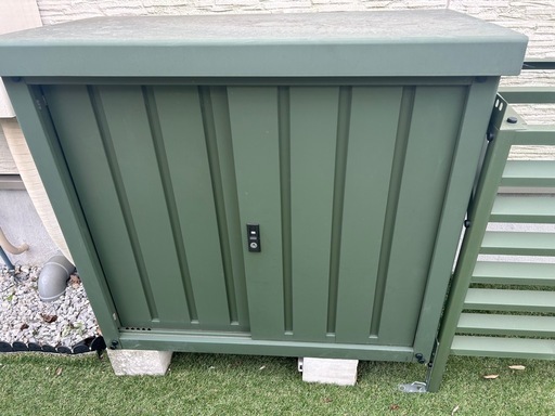 エアコン室外機カバーと収納庫