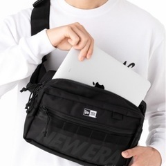 NEW ERA ボディバッグ ブラックの画像