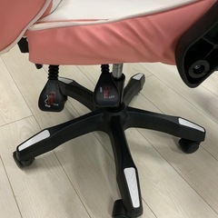 ゲーミングチェア オットマン付きの画像