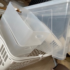 買い物かごとアクリルケース等まとめての画像