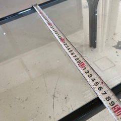 天板がガラスのテーブルの画像