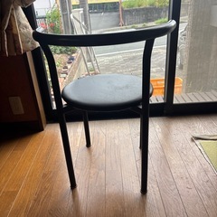スチール製椅子の画像