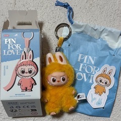ラブブ　POP MART THE MONSTERS PIN FOR LOVE Y キーホルダー 正規品  イニシャル Yの画像