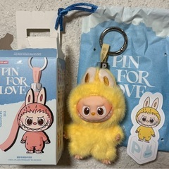 ラブブ　POP MART THE MONSTERS PIN FOR LOVE P 正規品　LABUBU  イニシャル  Pの画像
