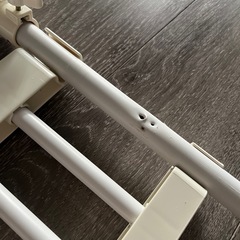 つっぱり棒と棚の画像