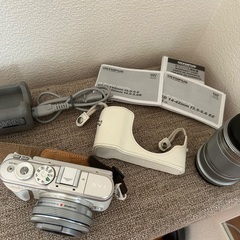 OLYMPUS PEN E-PL10 ダブルレンズズームキット ホワイト　ミラーレス一眼の画像