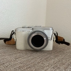OLYMPUS PEN E-PL10 ダブルレンズズームキット ホワイト　ミラーレス一眼の画像