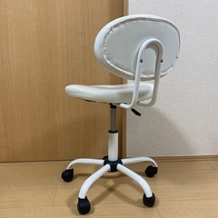 ニトリ　ワークチェア　デスクチェア　白の画像