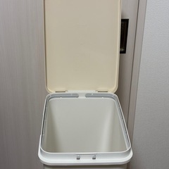 トンボ ゴミ箱 34.5L 日本製 フタ付き 2段 分別 スリム キャスター付 ホワイト セパ 新輝合成の画像