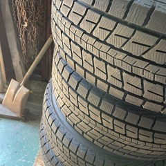 【4本ホイール付バリ山】285/60R18スタッドレスDUNLOPランクルなどに の画像