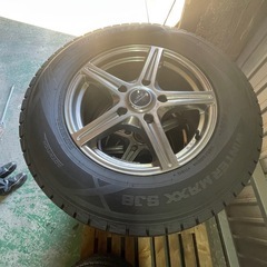 【4本ホイール付バリ山】285/60R18スタッドレスDUNLOPランクルなどに の画像