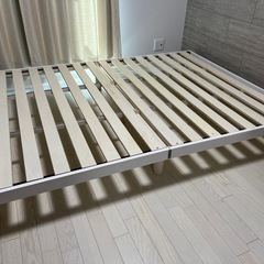 ダブルベッドの画像