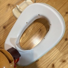 【あげます】アンパンマン補助便座と収納ラックの画像