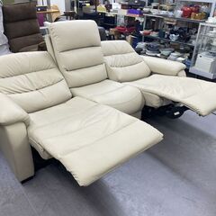 ニトリ 3人掛けテーブル付き電動リクライニングソファ Nビリーバ Nシールド BE 合成皮革 家具 3人掛けソファ 札幌市手稲区の画像