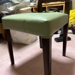 うぐいす色 椅子の画像