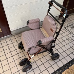 老人用手押し車の画像