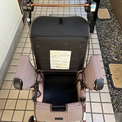 老人用手押し車の画像