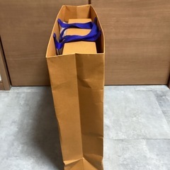 ルイヴィトンの紙袋と箱の画像