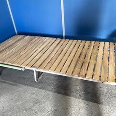 【格安】折りたたみベッド スノコ 木製 キャスター付き 人気 早い者勝ち 引取歓迎 配送OKの画像