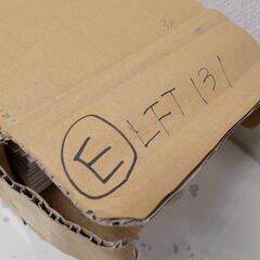【Ｅ】東リ　LAYフローリング　薄型・置き敷き・リフォーム床材　オーク／ナチュラル色　LFT131　2ケース60枚　8.1㎡／5畳分　150mmX900mmX2mm厚　フロアタイルとクッションフロアーの中間素材　未使用工事余剰材　数年保管品　の画像