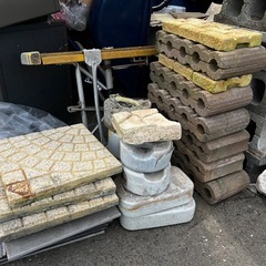 NO.2592《０円》 コンクリートブロック レンガ 大量 直接引取り限定　 中古 無くなり次第終了！の画像