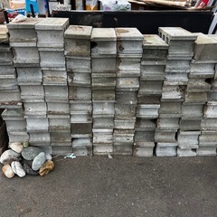 NO.2592《０円》 コンクリートブロック レンガ 大量 直接引取り限定　 中古 無くなり次第終了！の画像