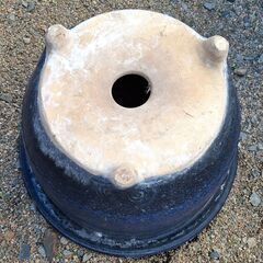 大きな植木鉢　直径61㎝、高さ37㎝　中古品の画像